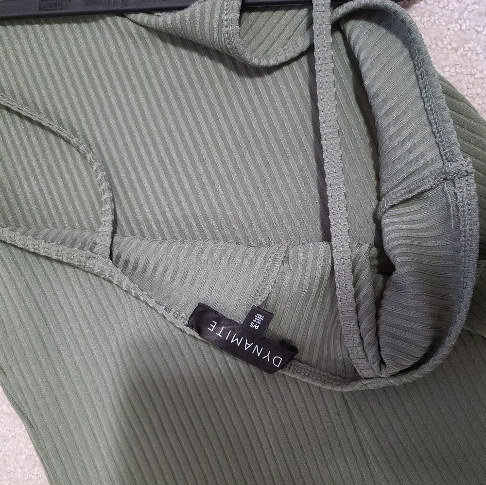Clothes - Picture 15 of 15